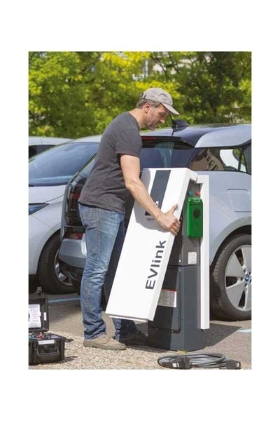 Schneider Electric EVF2S22P02R  PARKING Zemin Ayaklı 22KW 1xT2 RFID EV Şarj İstasyonu
